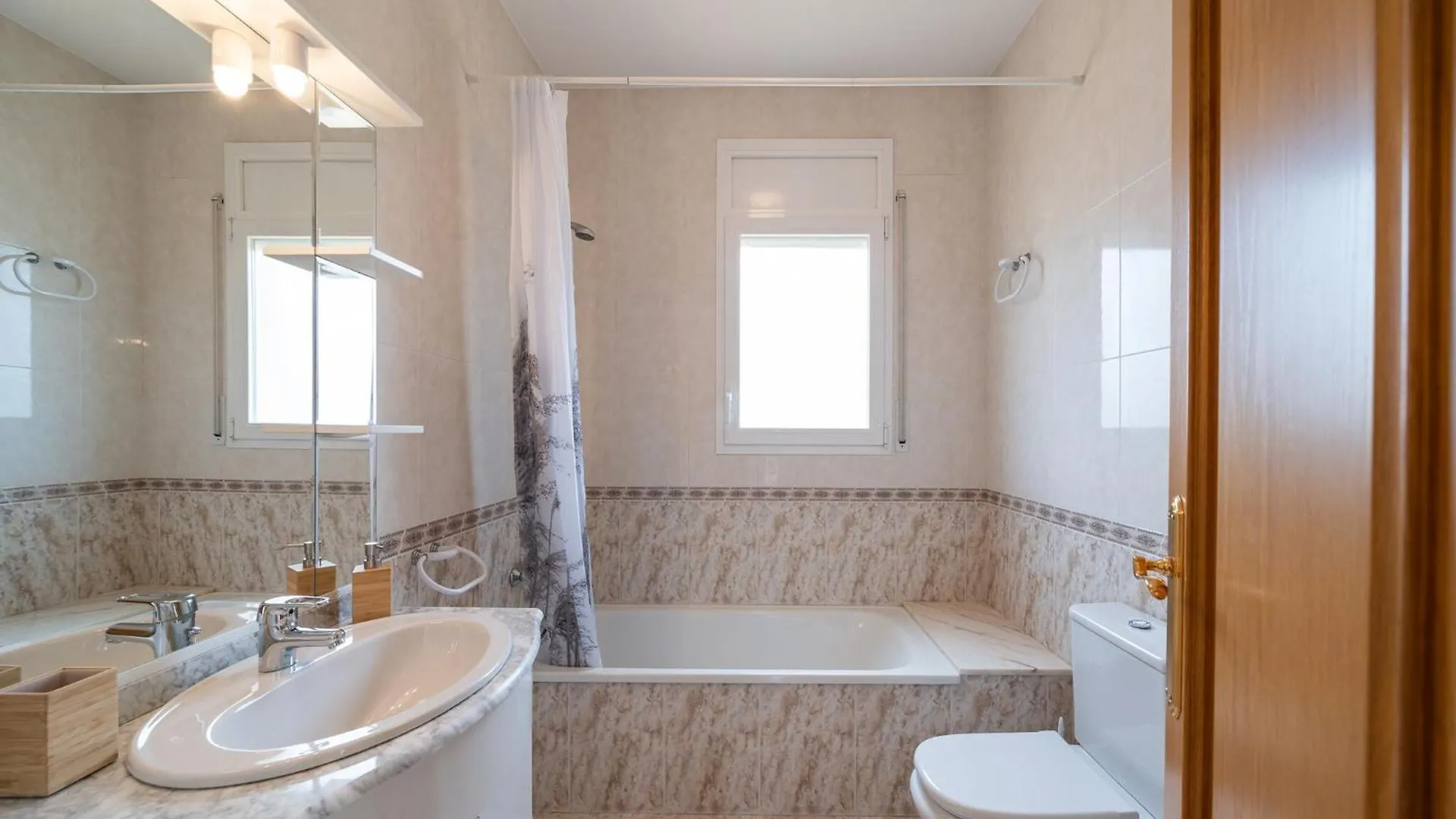 5 Bedroom Villa In L' Escala 0*,  Spanien